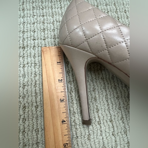 🔴Authentic CHANEL Classic Calf Leather Cream / Beige Heel shoes / Pump 🔴 - Picture 8 of 13